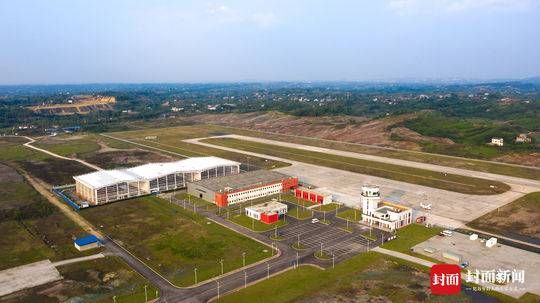 首現(xiàn)有人機(jī)與無(wú)人機(jī)同場(chǎng)飛行 自貢航空產(chǎn)業(yè)園即將上演“飛行秀”